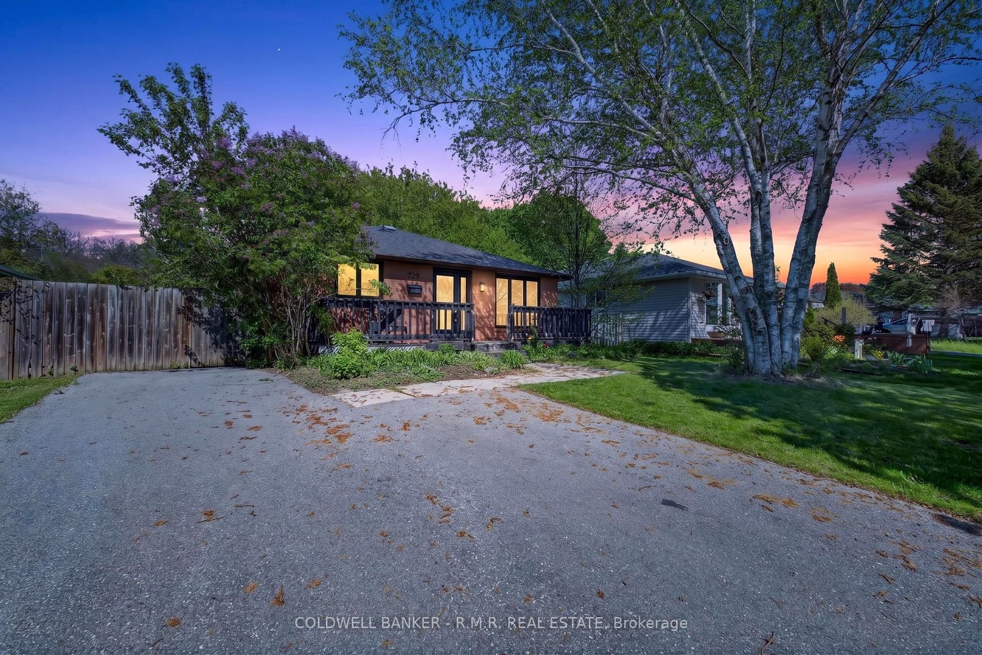 Downview Crescent, Oshawa, ON L1H 7W4