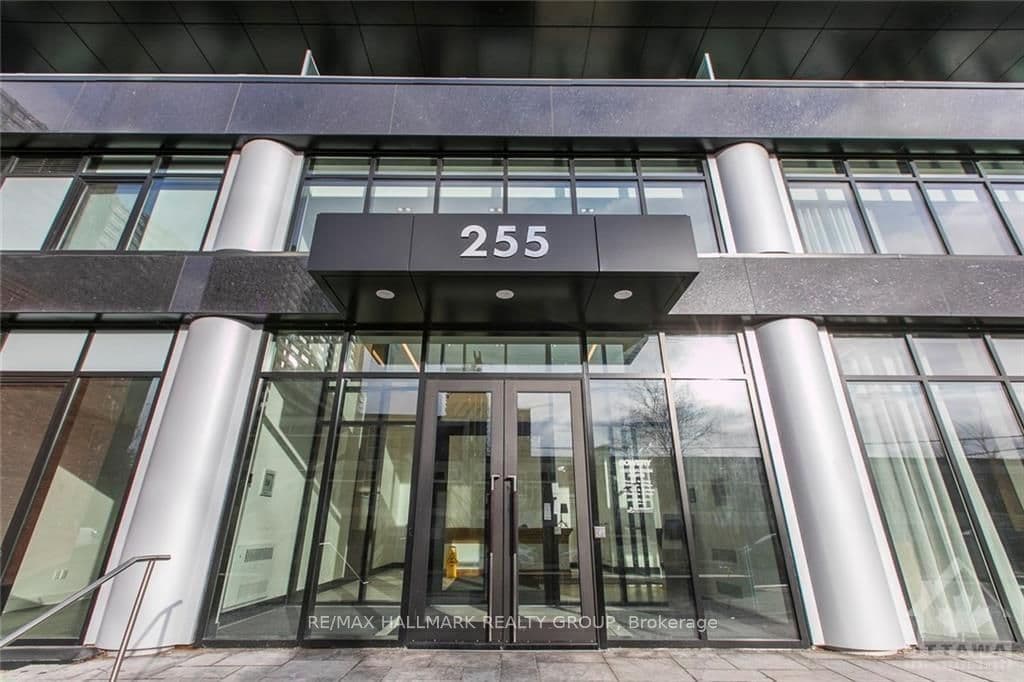 Bay Street 905, Ottawa Centre, ON K1R 0C5