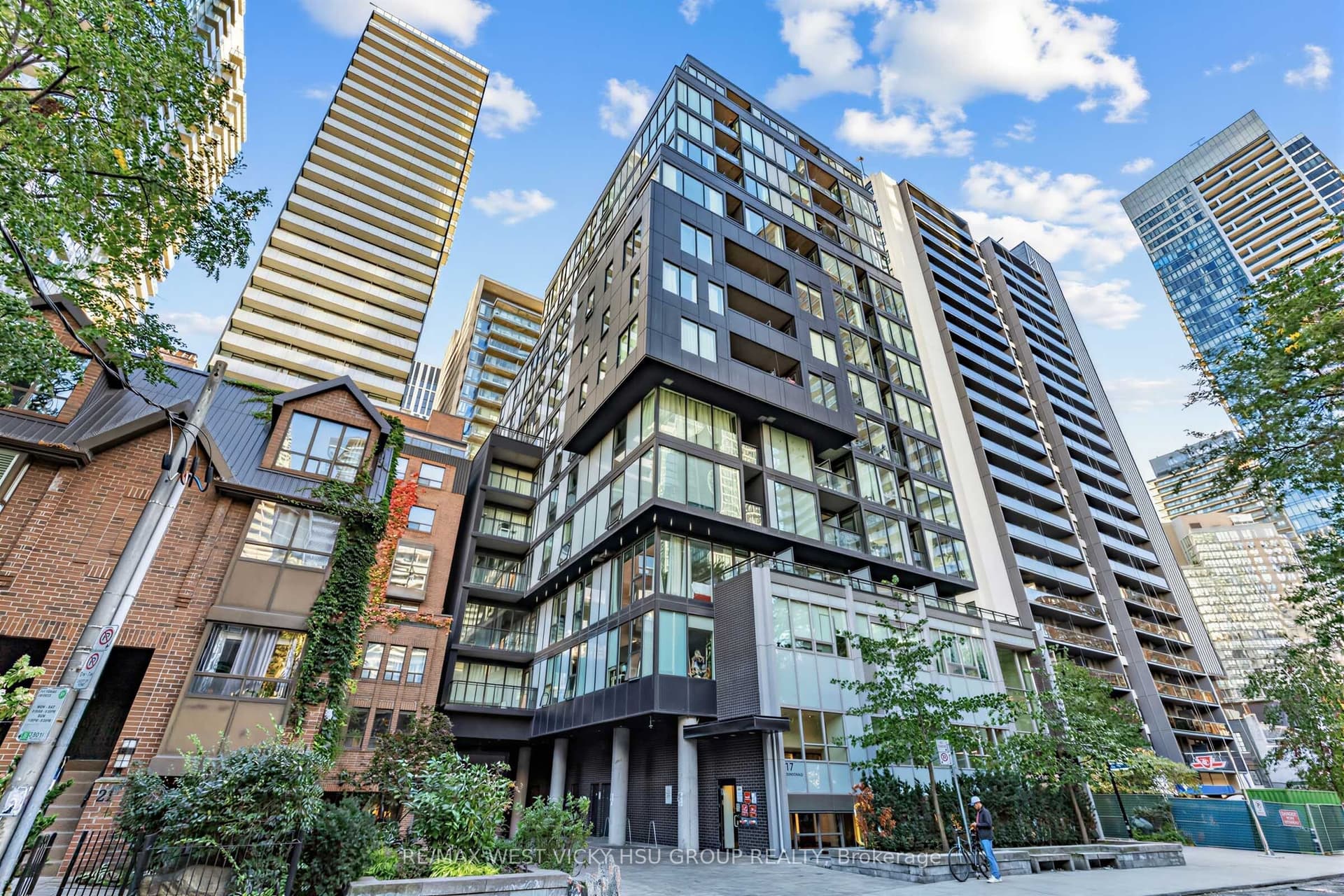 Dundonald Street 305, Toronto, ON M4Y 0E4