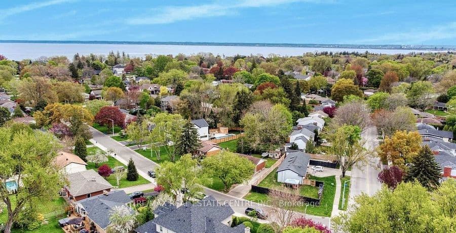 Strathcona Drive, Burlington, ON L7L 2E1