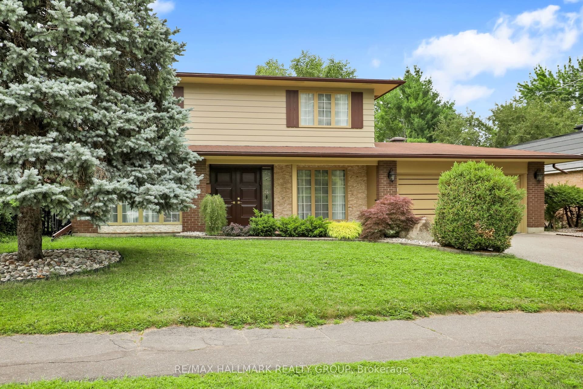 Playfair Drive, Alta Vista and Area, ON K1H 5S6
