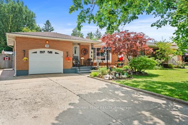 Meadowbrook Crescent, St. Catharines, ON L2M 7G8