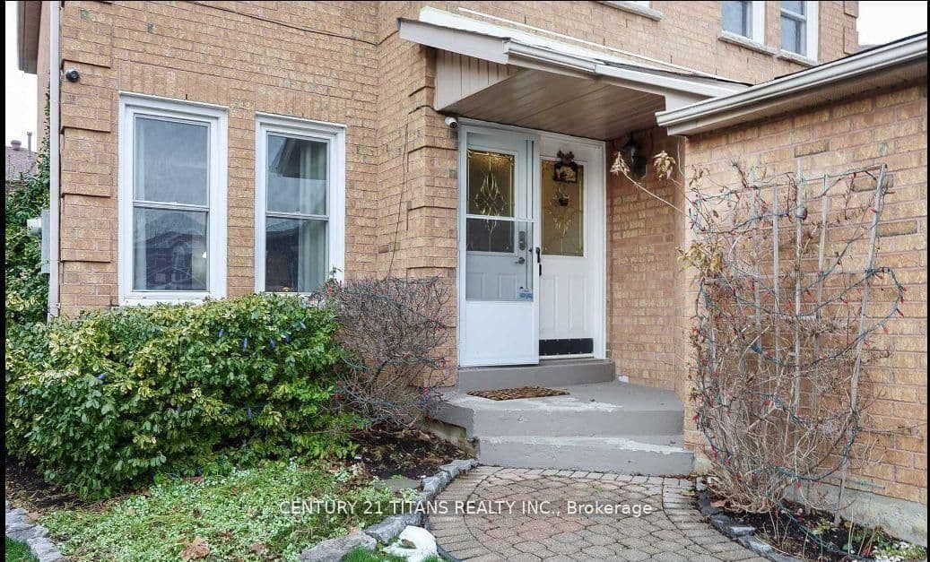 Fernbank Place, Whitby, ON L1R 1T2