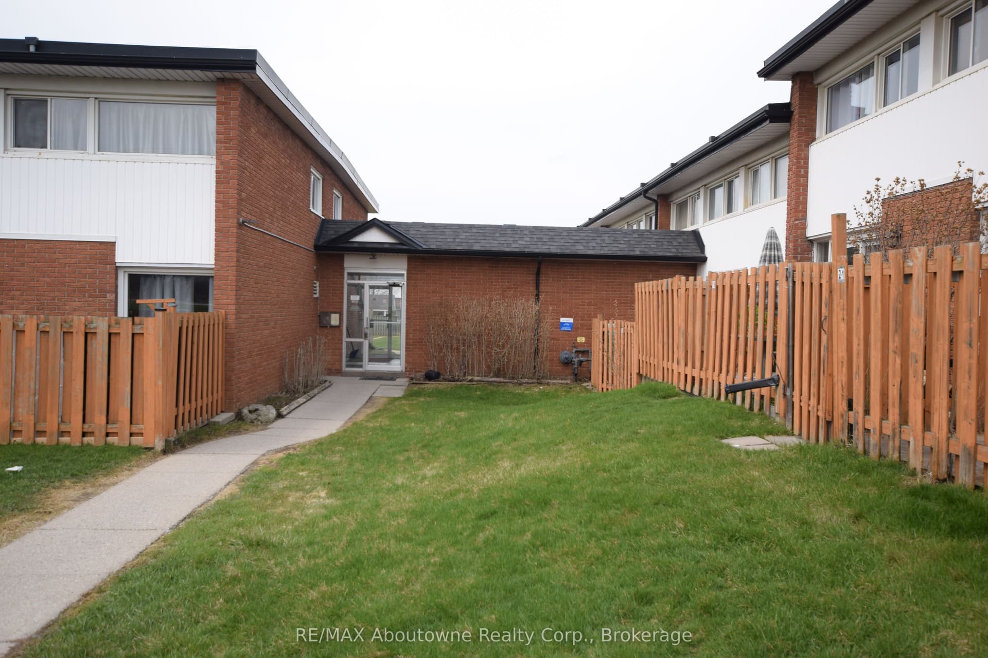 Henry Street 25, Brantford, ON N3S 5C8