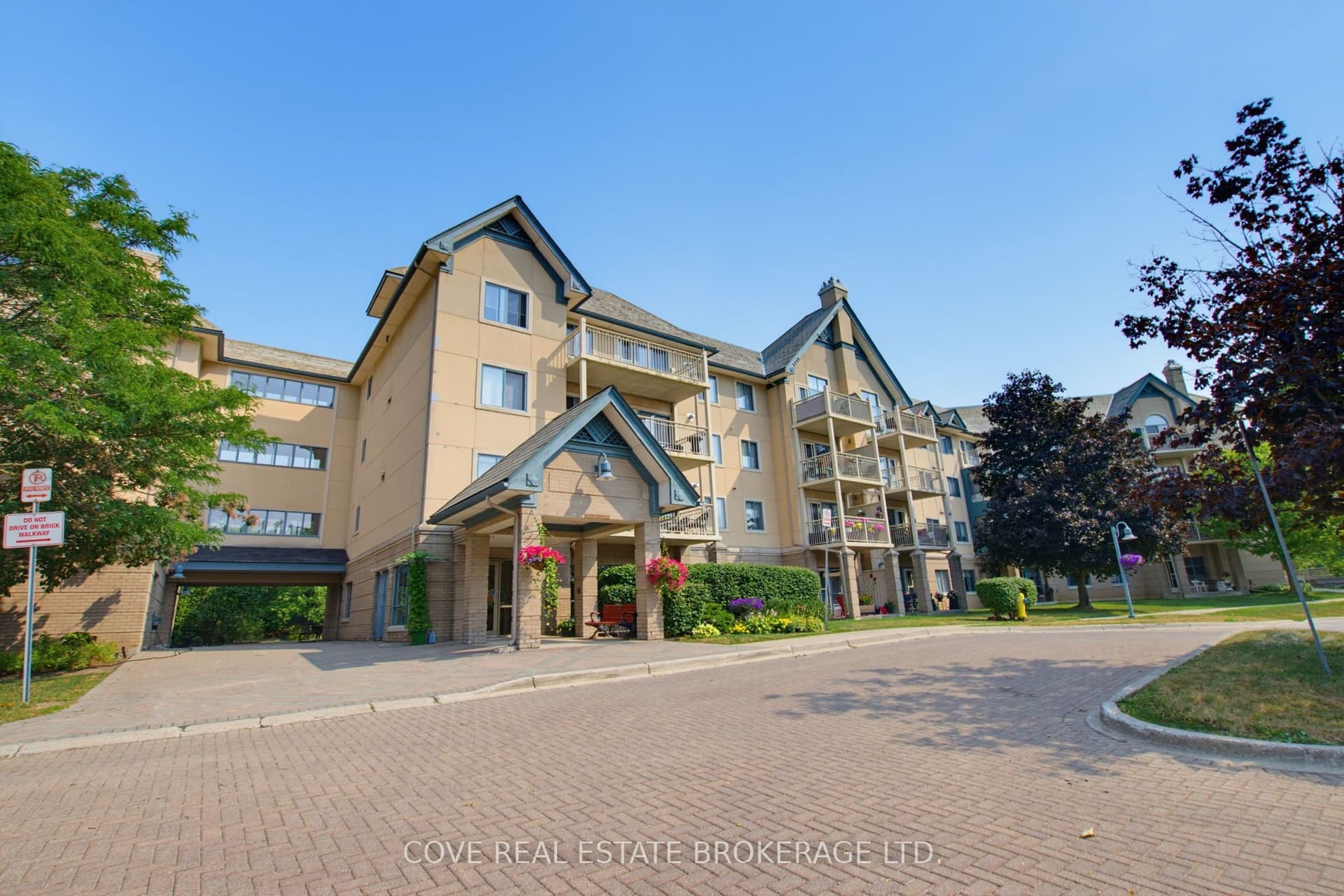 Gainsborough Road 203, London North, ON N6G 4Z5