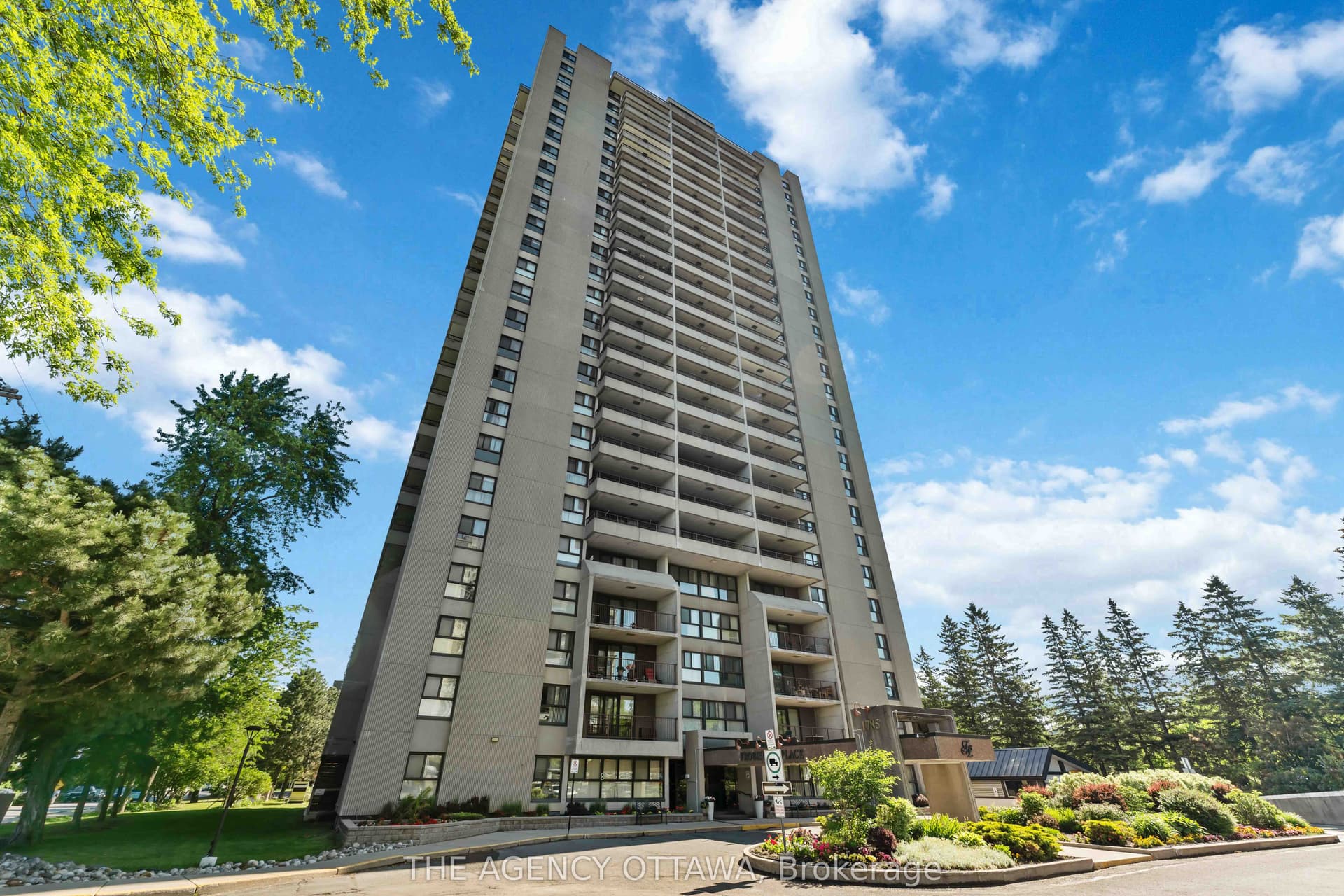 Frobisher Lane 703, Alta Vista and Area, ON K1G 3T7
