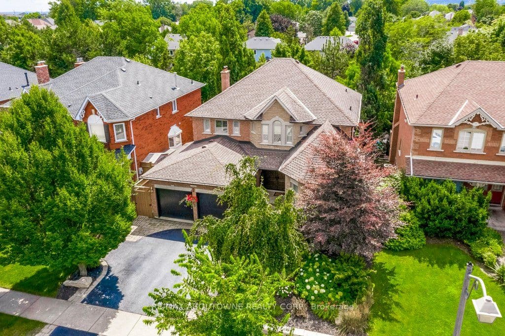 Mckerlie Crescent, Burlington, ON L7M 4E8