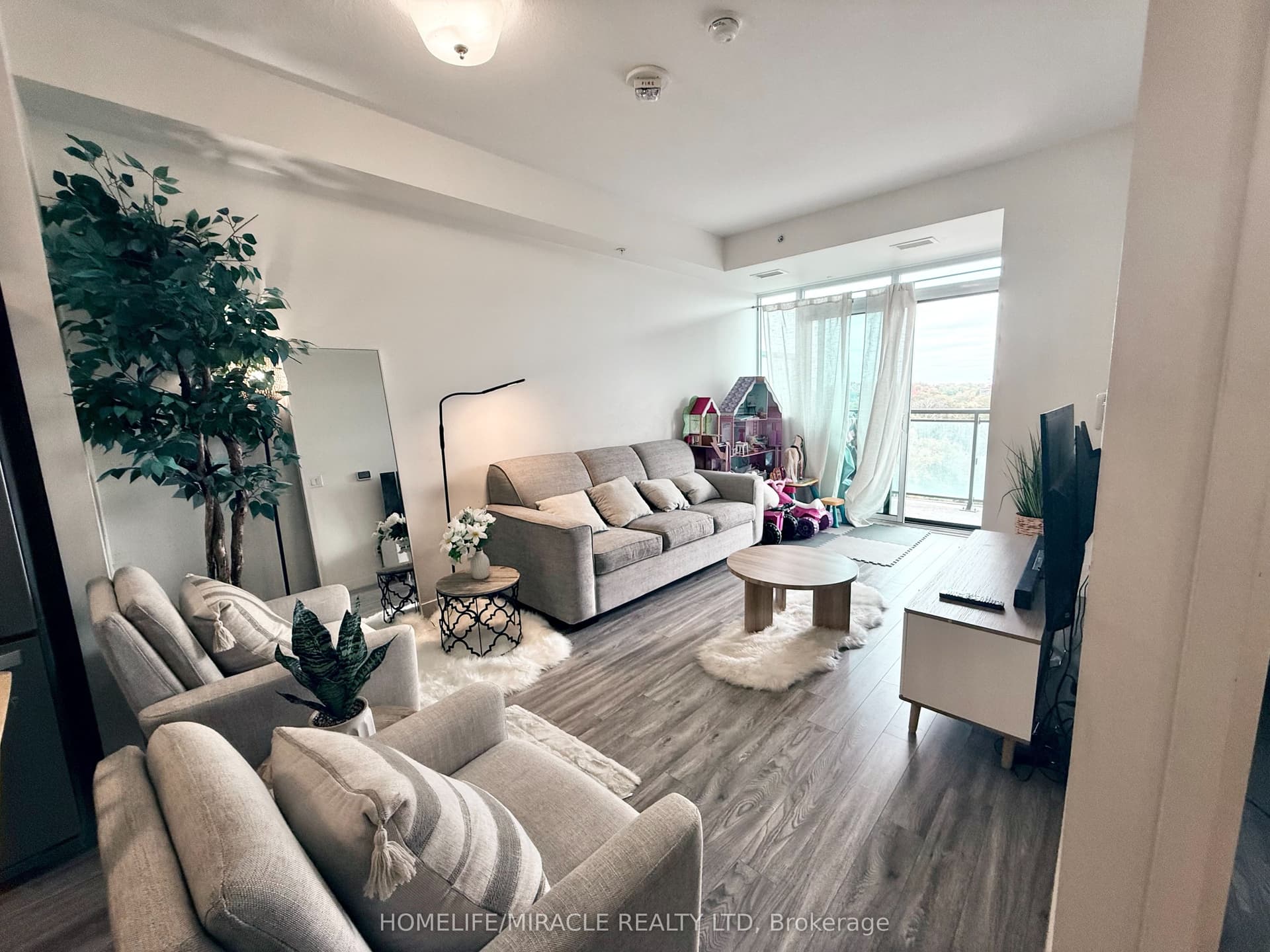 King Street N 607, Waterloo, ON N2J 0E9