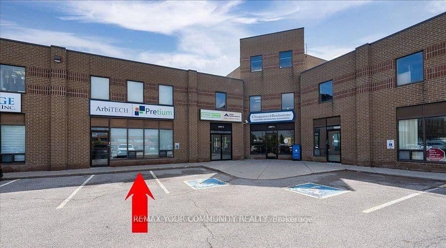 Harry Walker Parkway 6, Newmarket, ON L3Y 8V6
