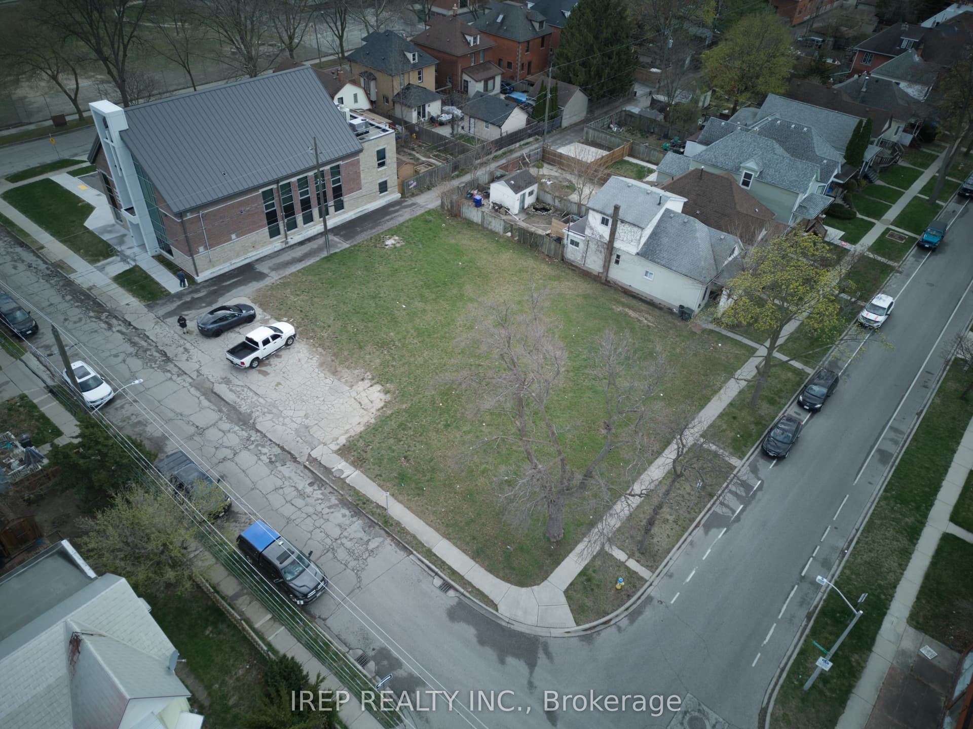 Lincoln Road, Windsor, ON N8Y 2H1