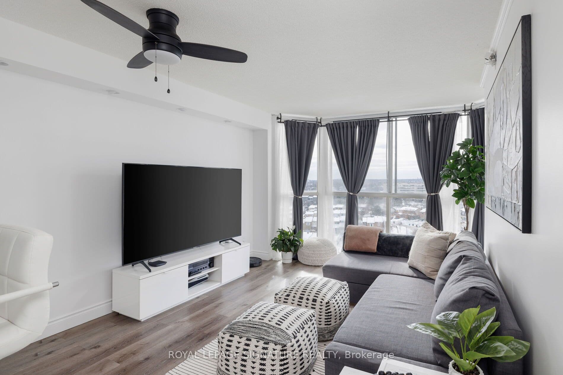 Dundas Street W 909, Mississauga, ON L5C 4H3