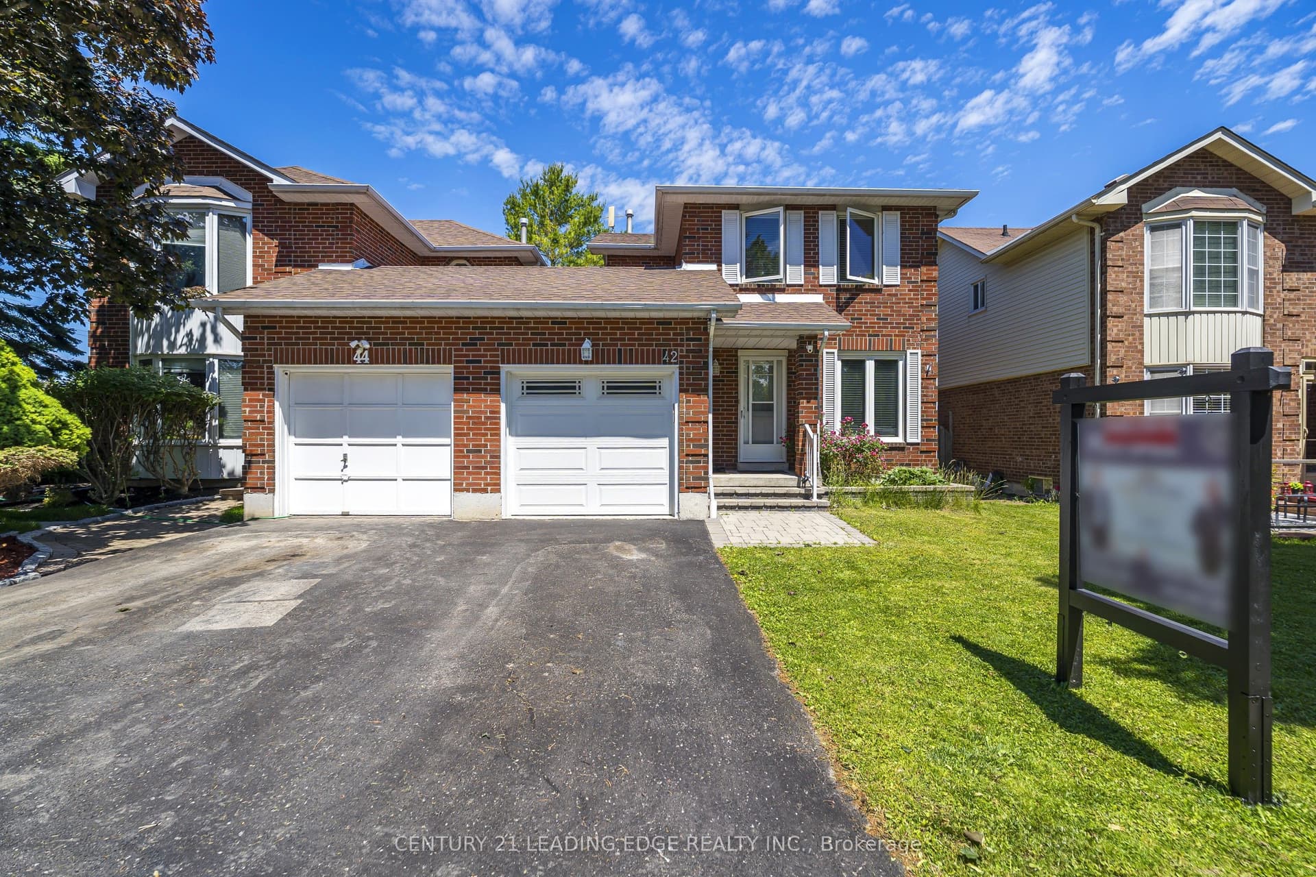 Hewitt Crescent, Ajax, ON L1S 7A4