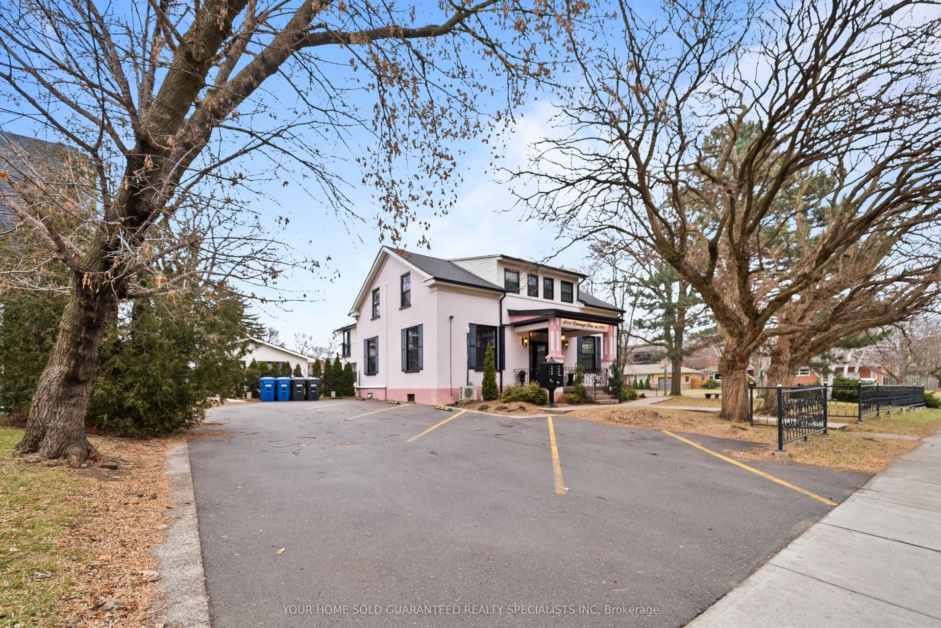 Edinburgh Drive, Burlington, ON L7R 2C9