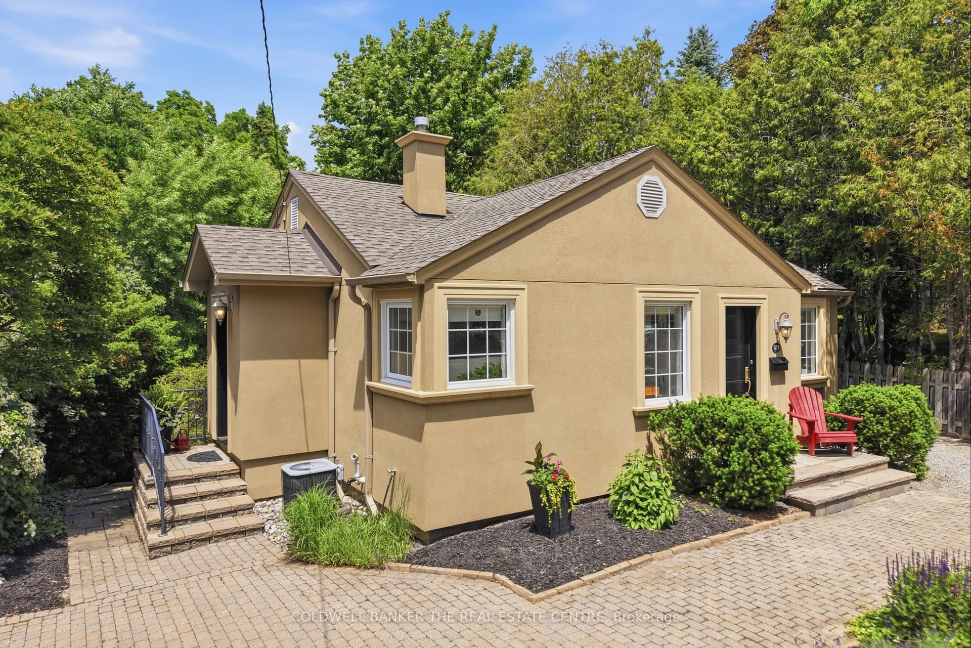 College Street, Newmarket, ON L3Y 1C7