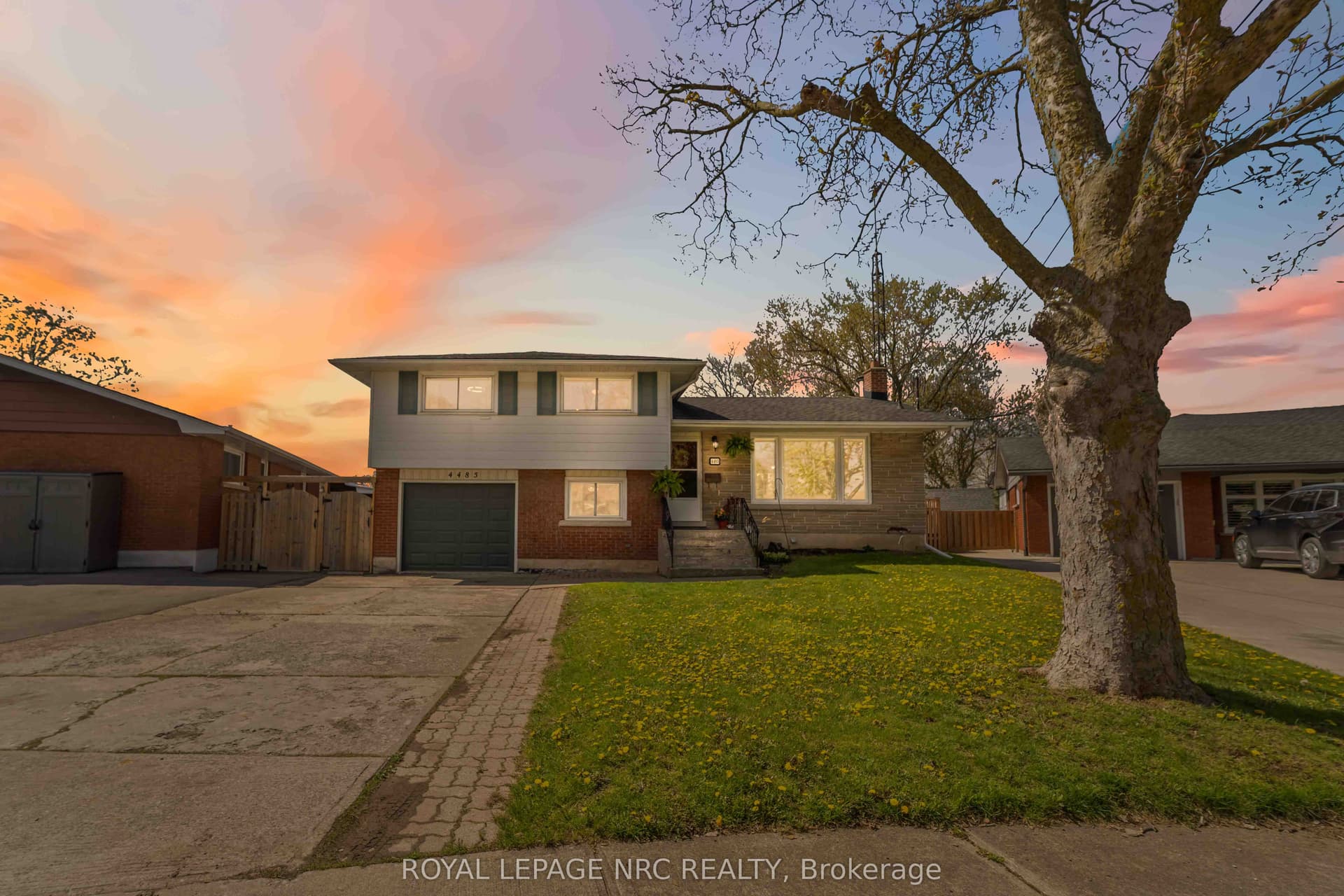 Queensway Crescent, Niagara Falls, ON L2E 5R5