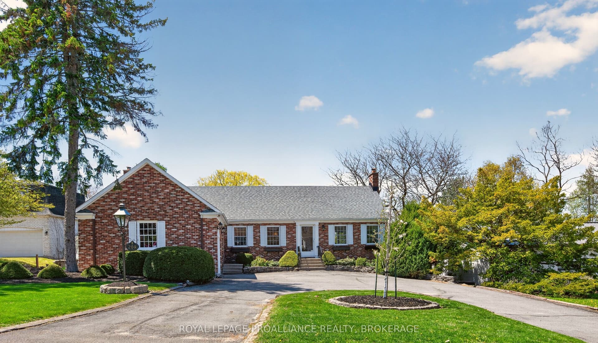 Fairway Hill Crescent, Kingston, ON K7M 2B5