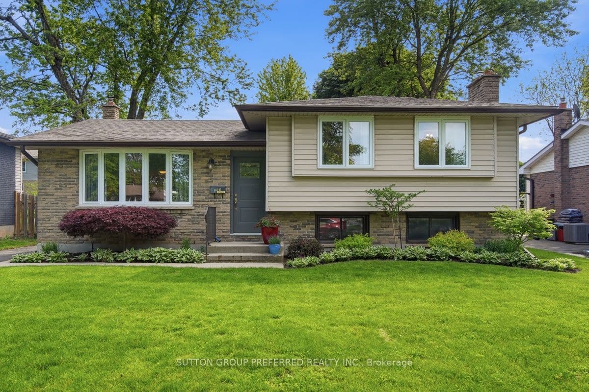 St Clair Crescent, London South, ON N6J 3V1