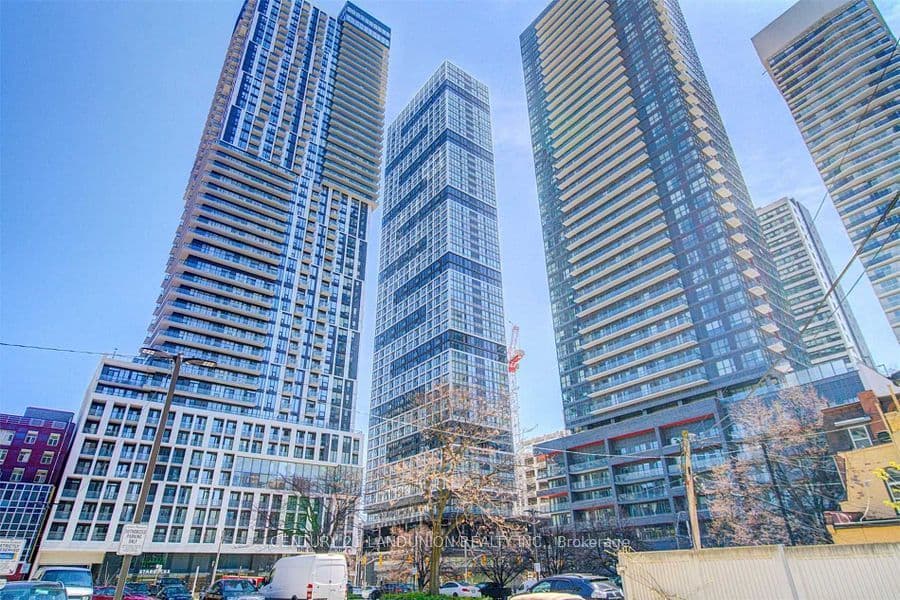 Dundas Street E 2905, Toronto, ON M5A 0N5