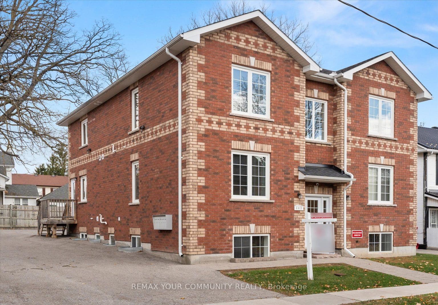 Timothy Street, Newmarket, ON L3Y 1P7