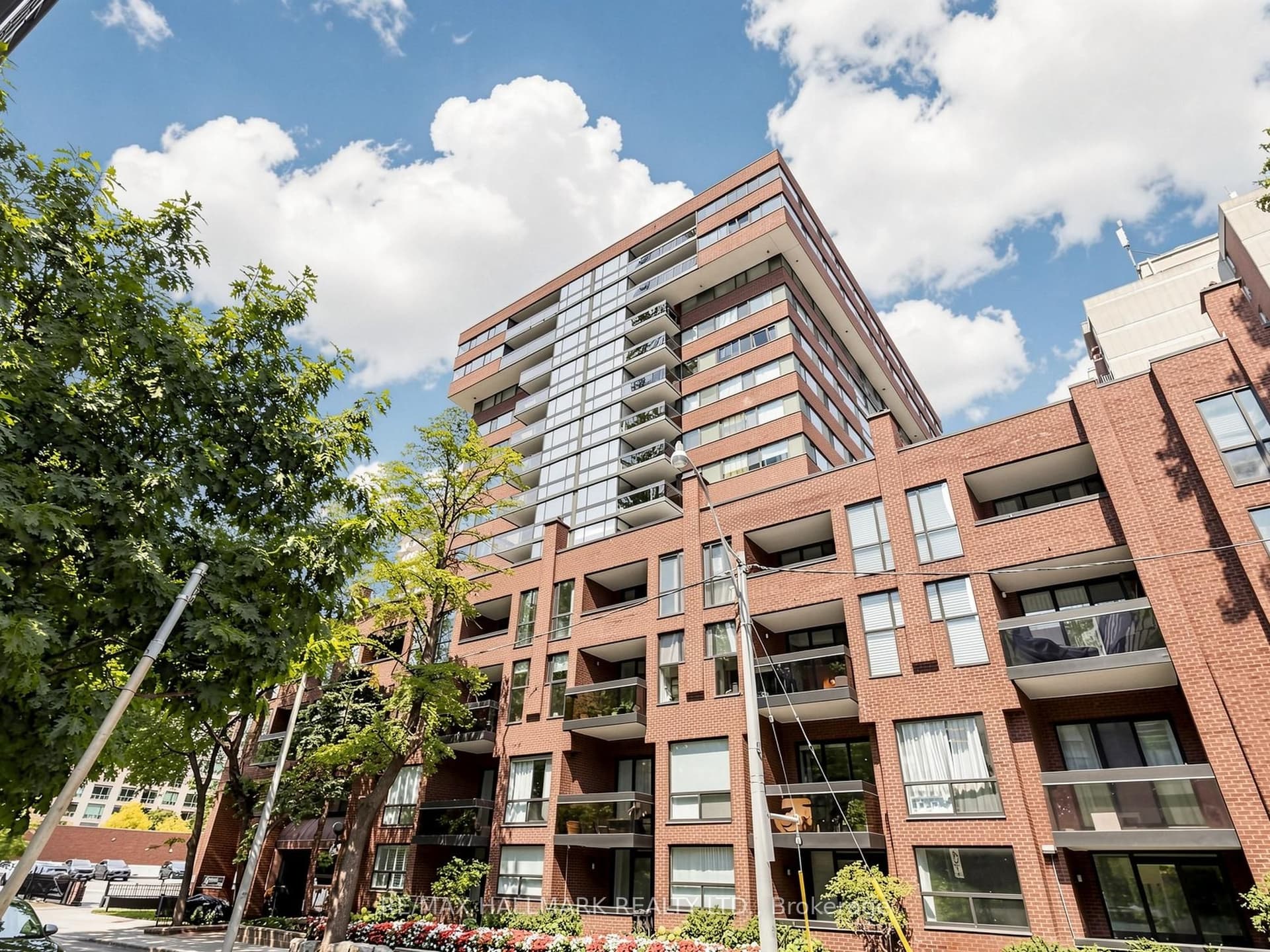 Mcmurrich Street 1405, Toronto, ON M5R 3M6