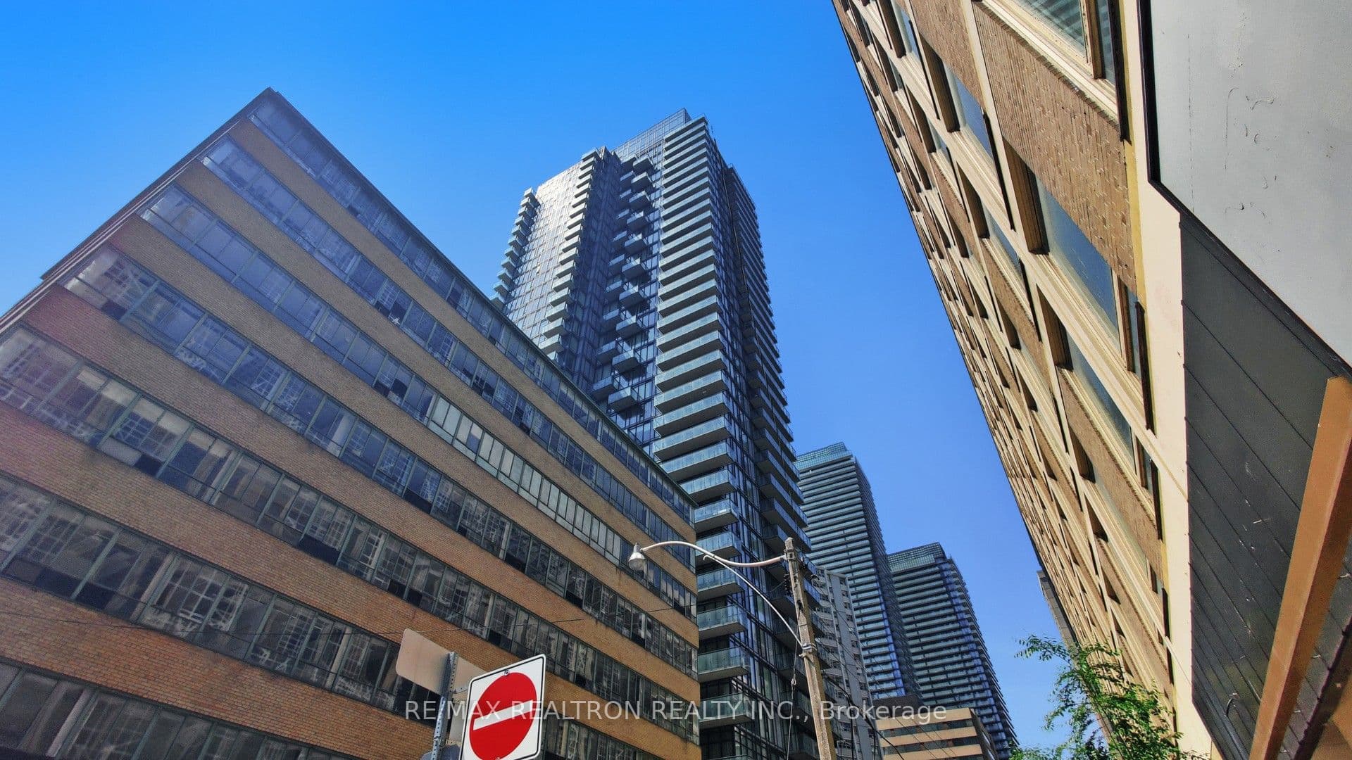 St Nicholas Street 3208, Toronto C01, ON M4Y 0A5