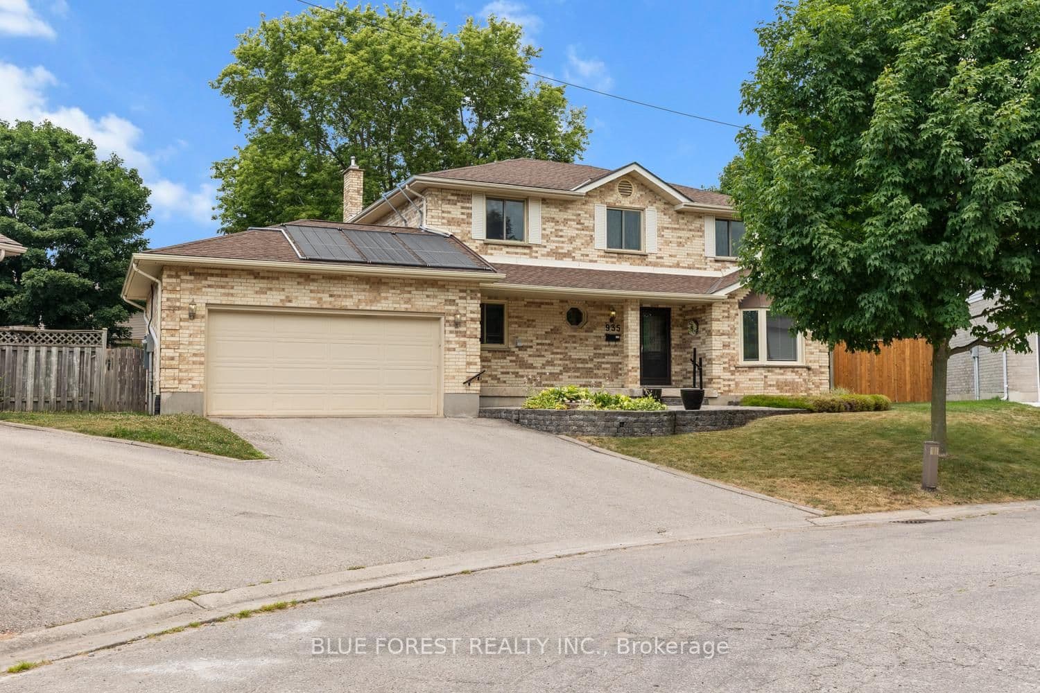 Country Club Place, London South, ON N6C 5R5