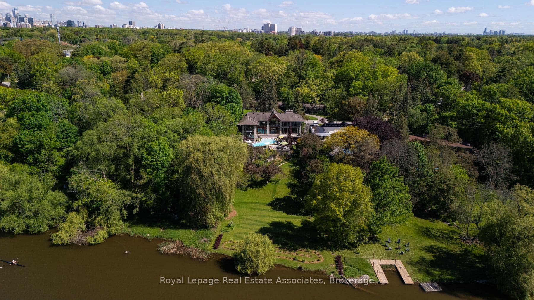 Pinetree Crescent, Mississauga, ON L5G 2S8