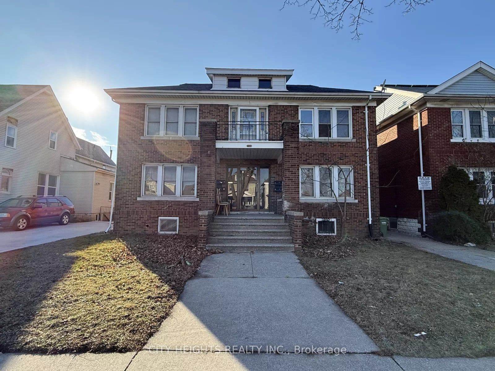 Howard Avenue 4, Windsor, ON N9A 1S6