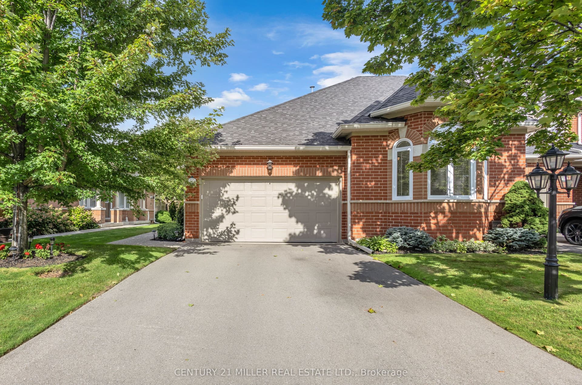 Country Club Drive 4, Burlington, ON L7M 4H9