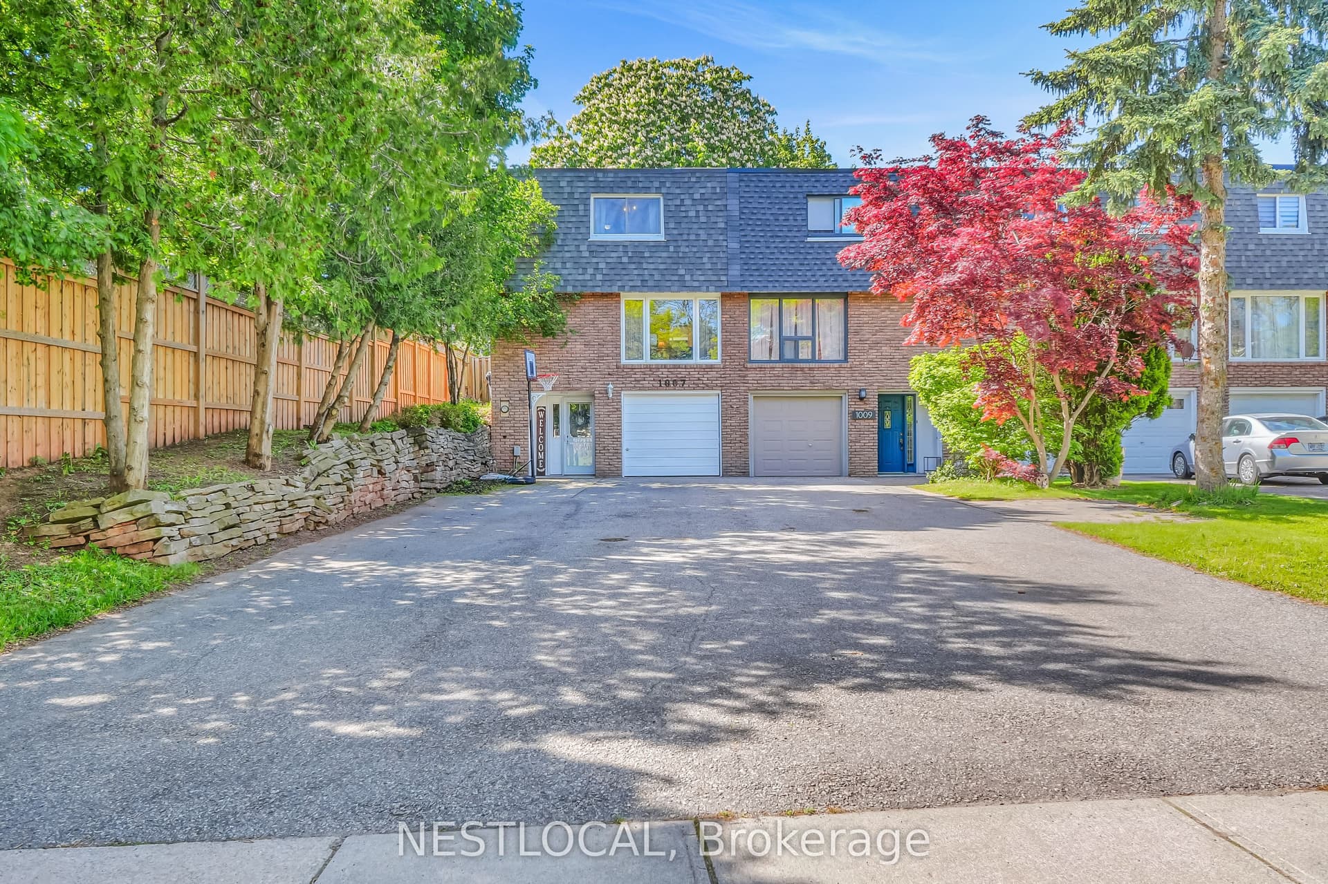 Falgarwood Drive, Oakville, ON L6H 1N7