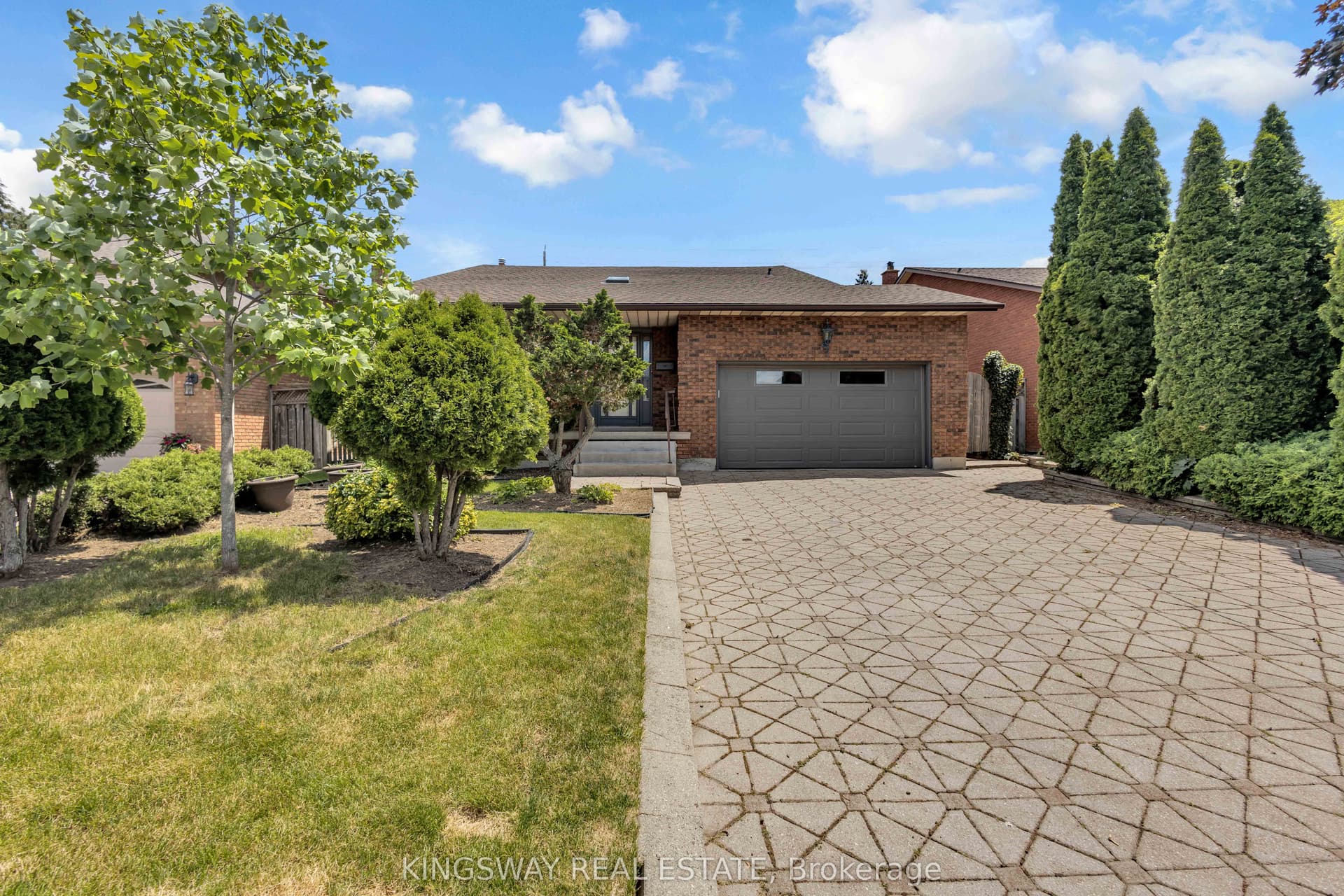 Ben Tirran Crescent, Hamilton, ON L8G 4V7