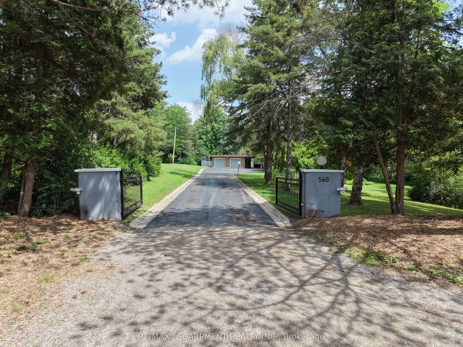 CRANE Court, Burlington, ON L7P 4Y8