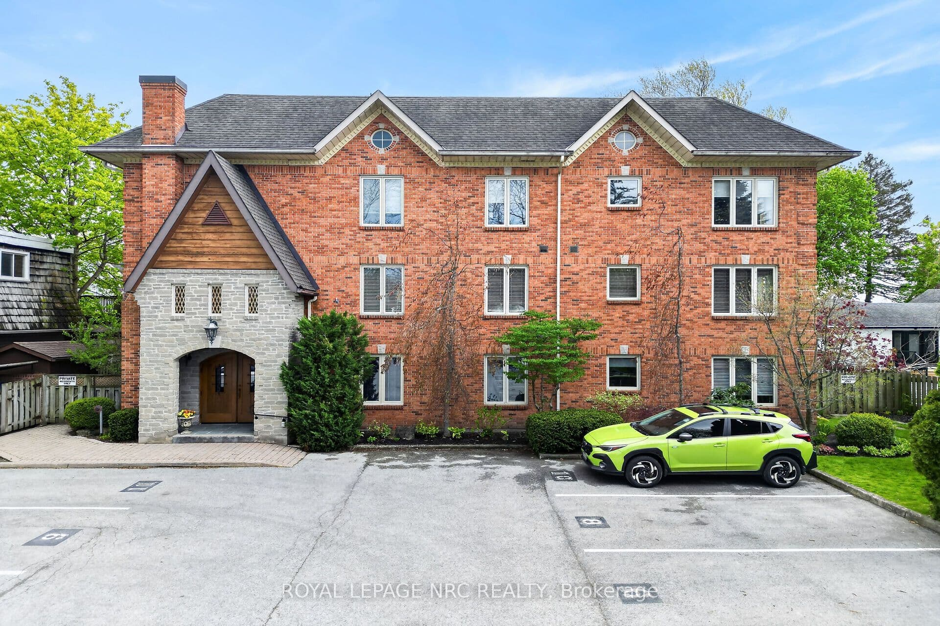 Main Street 302, St. Catharines, ON L2N 4T8