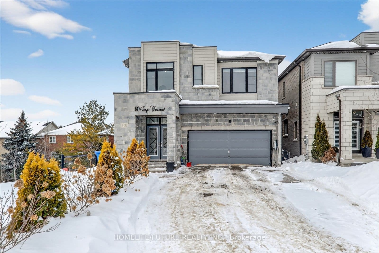 Tango Crescent, Newmarket, ON L3X 0K4