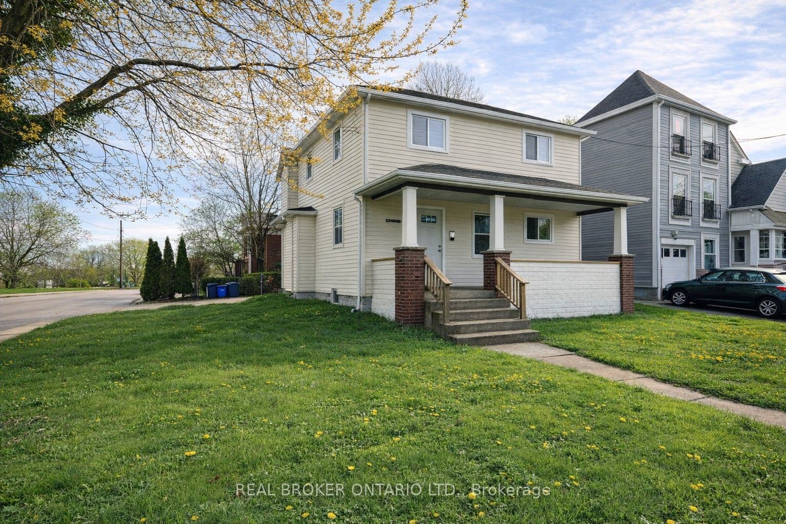 ELLIS Street, Niagara Falls, ON L2E 1H4
