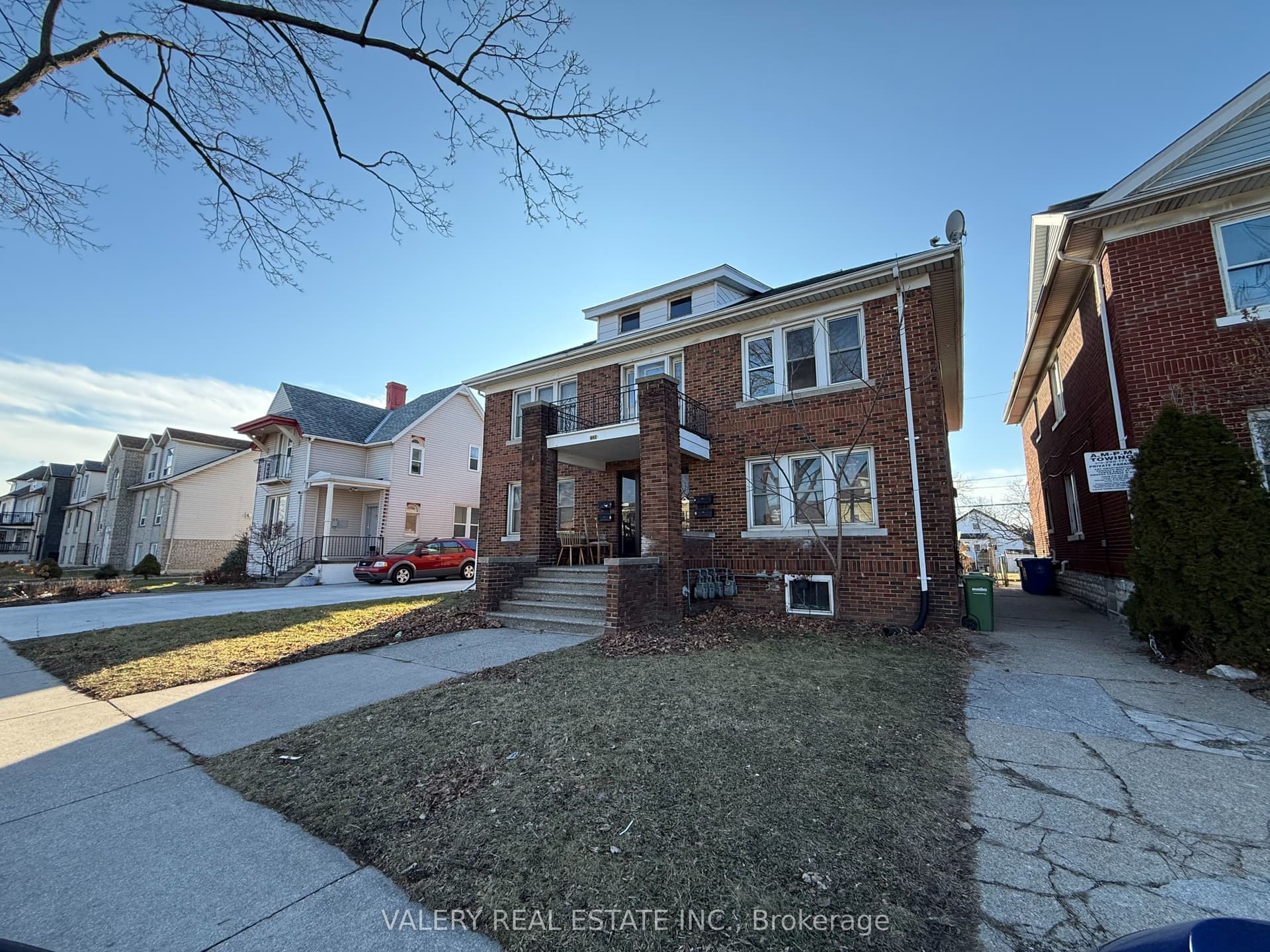 Howard Avenue 4, Windsor, ON N9A 1S6