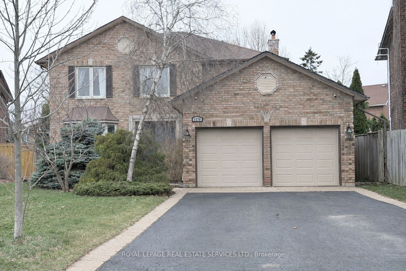 Old English Lane, Oakville, ON L6M 2P6